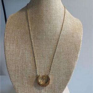 Elegant Gold Pendant Necklace